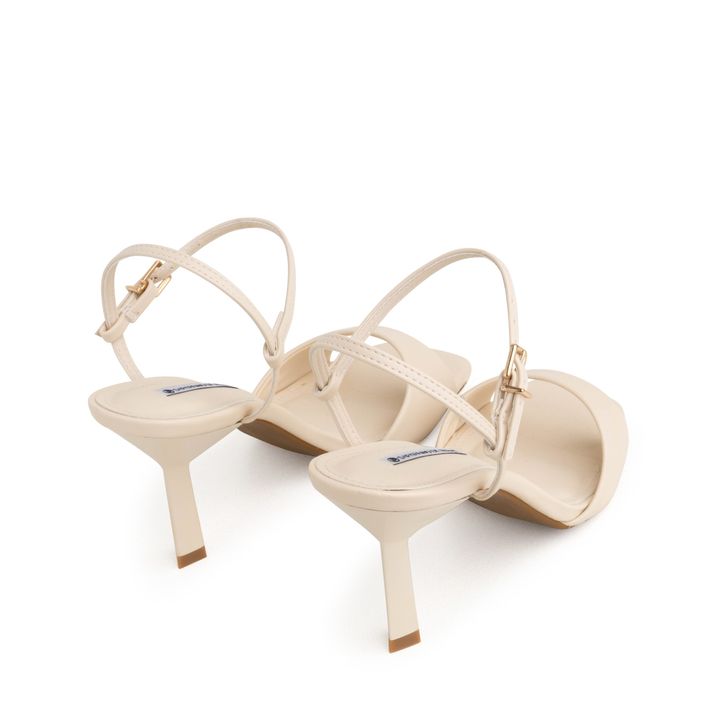 9570.04_3-Sandalia-Nude-Manteiga-Salto-Alto-Fino-Triangular-e-Fivela-Ouro-3.jpg