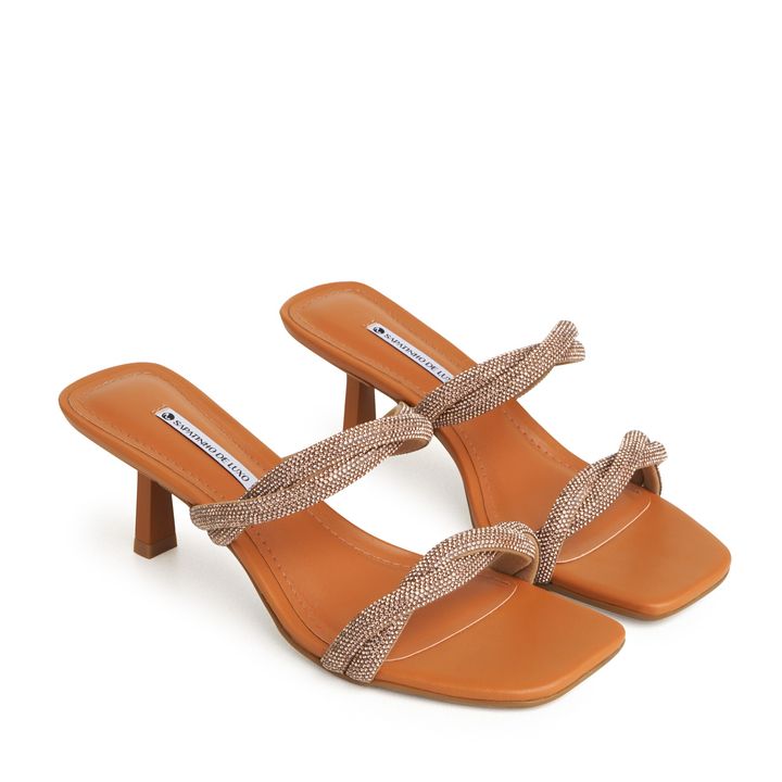 9060.70_2-Tamanco-Nude-Almond--com-Tiras-de-Strass-Cruzadas-e-Salto-Fino-0.jpg