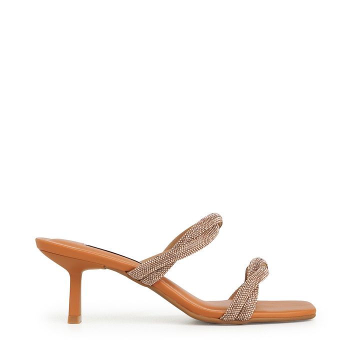 9060.70_2-Tamanco-Nude-Almond--com-Tiras-de-Strass-Cruzadas-e-Salto-Fino-2.jpg