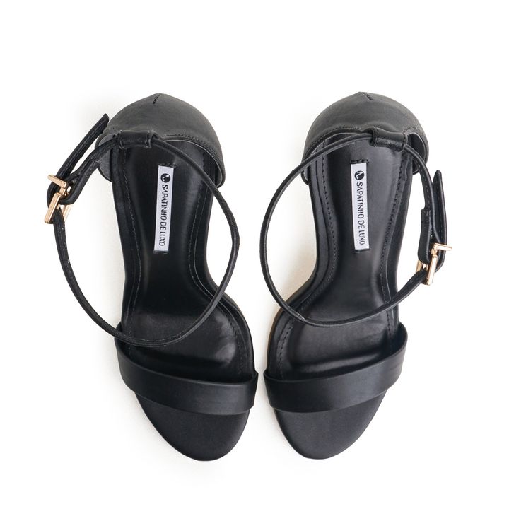 DARC_2-Sandalia-Preto-Salto-Alto-Fino-e-Fivela-no-Tornozelo-4.jpg
