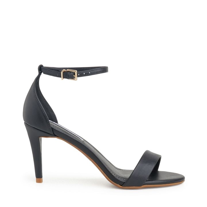 QUITERIA_1-Sandalia-Preto-Salto-Fino-com-Tira-Unica-e-Fivela-no-Tornozelo-2.jpg