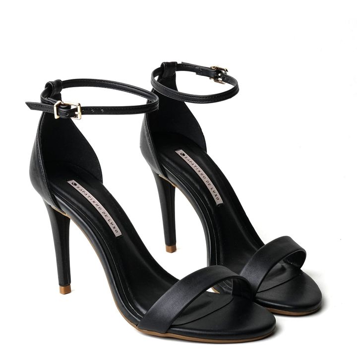 CURIE_4-Sandalia-Preto-Salto-Alto-Fino-Bico-Redondo-e-Fivela-no-Tornozelo-0.jpg