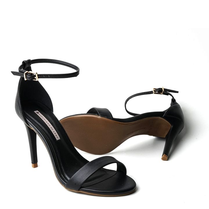 CURIE_4-Sandalia-Preto-Salto-Alto-Fino-Bico-Redondo-e-Fivela-no-Tornozelo-1.jpg