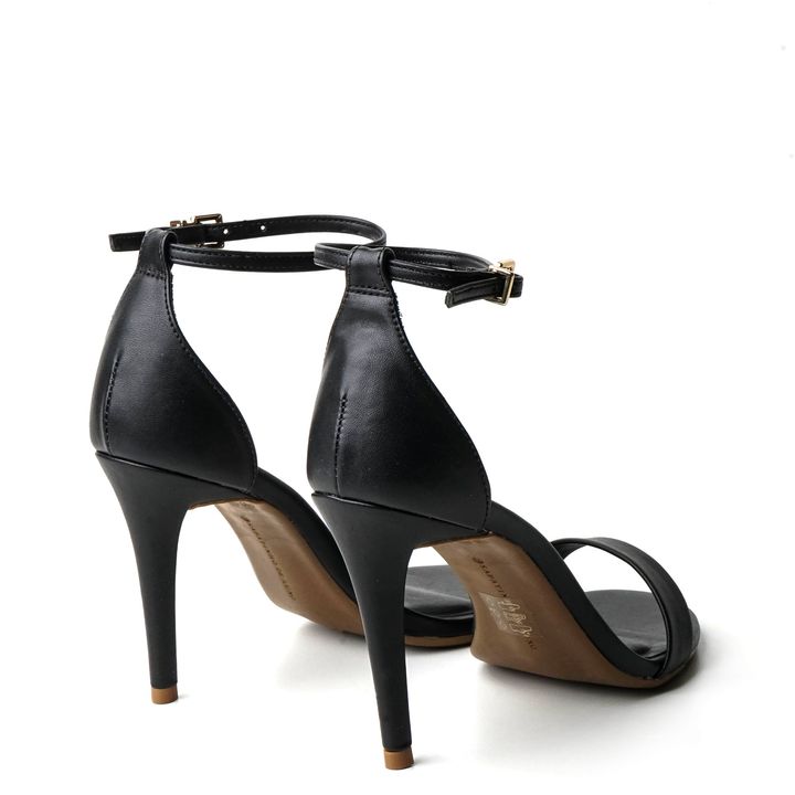CURIE_4-Sandalia-Preto-Salto-Alto-Fino-Bico-Redondo-e-Fivela-no-Tornozelo-3.jpg