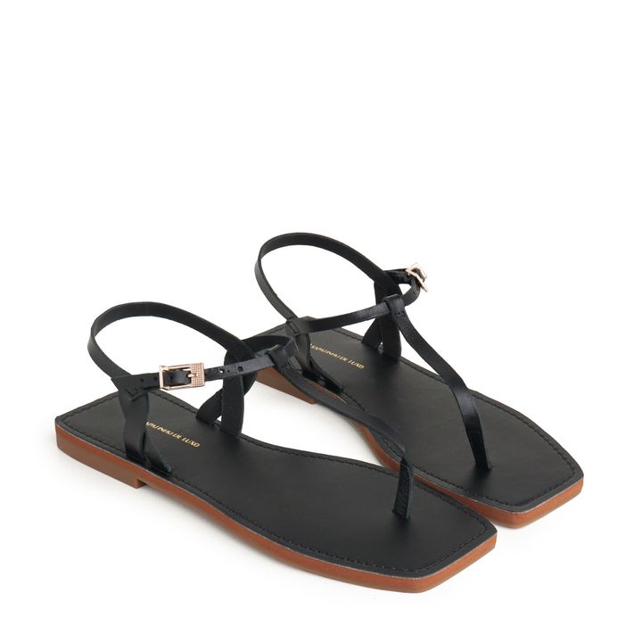 860.21_2-Rasteira-Sandalia-Preto-Tiras-Delicadas-e-Fivela-Ouro-0.jpg