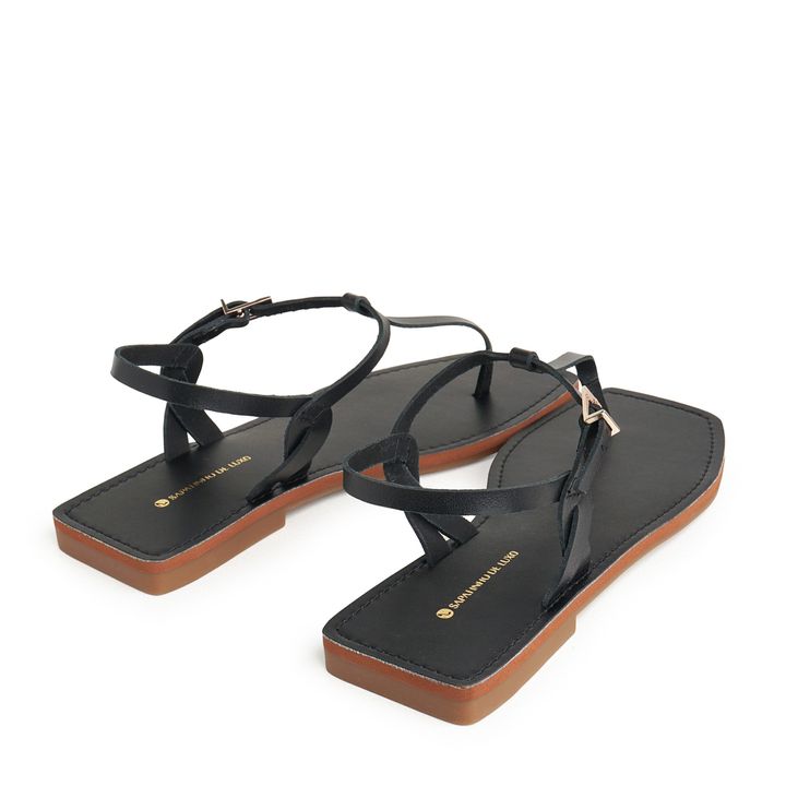 860.21_2-Rasteira-Sandalia-Preto-Tiras-Delicadas-e-Fivela-Ouro-3.jpg