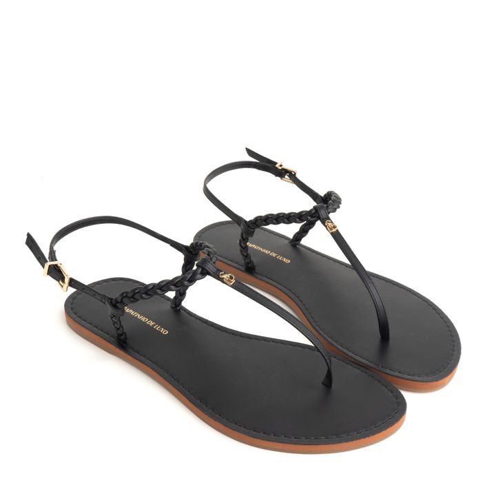 10040.22_1-Rasteira-Sandalia-Preto-com-Tiras-Finas-Trancadas-e-Bico-Redondo-0.jpg