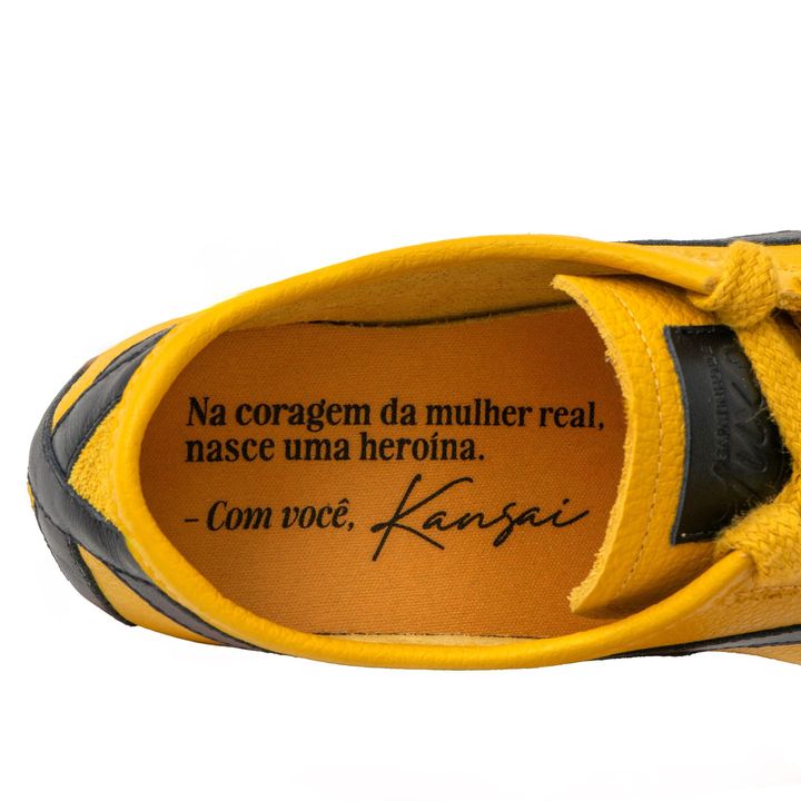 KANSAI_3-Tenis-Amarelo-Sola-Baixa-Tiras-laterais-Preto-5.jpg