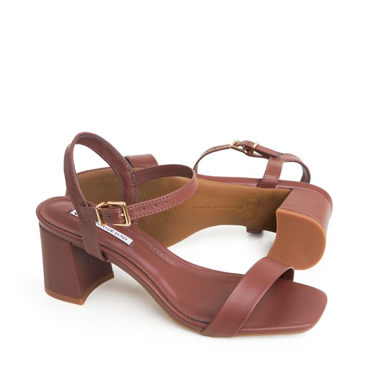 3060.70_1-Sandalia-Umber-Marrom-Salto-Bloco-e-Tira-com-Fivela-Ajustavel-1