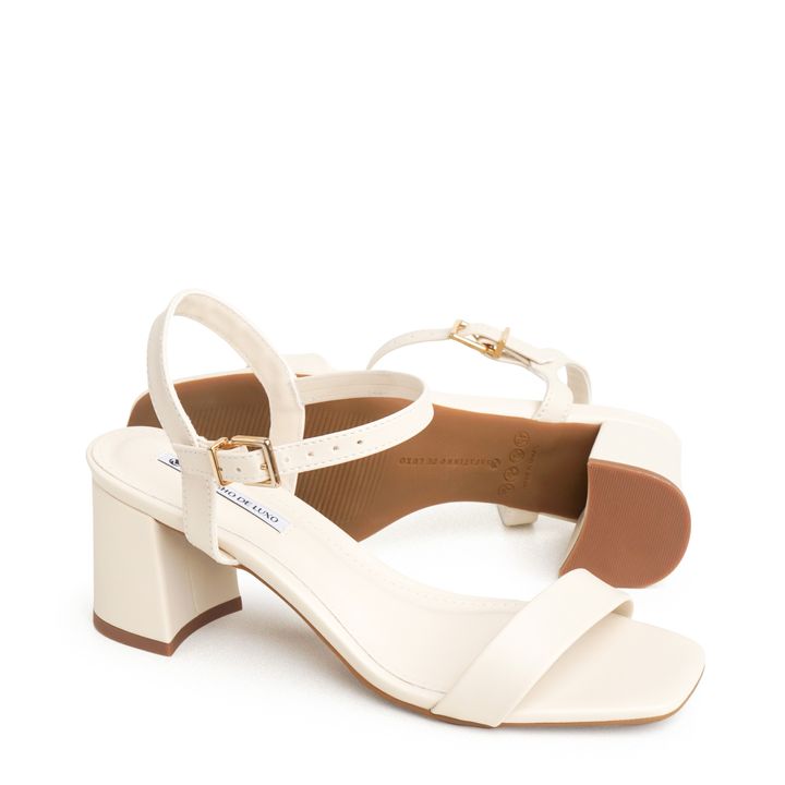 3060.70_2-Sandalia-Nude-Manteiga-Salto-Bloco-e-Tira-com-Fivela-Ajustavel-1