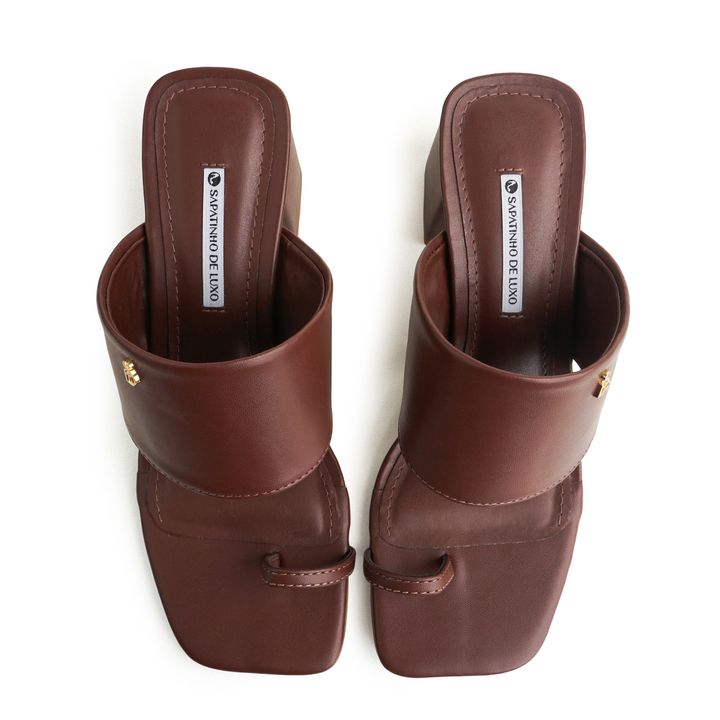 9540.25_1-Tamanco-Umber-Marrom-Salto-Bloco-Logo-SDL-Ouro-e-Tira-de-Dedo-4