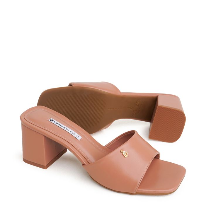 LUTECE_3-Tamanco-Nude-Mocha-Salto-Bloco-Logo-SDL-Ouro-e-Tira-Larga-Confortavel-1