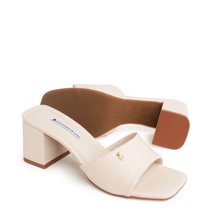 LUTECE_1-Tamanco-Nude-Manteiga-Salto-Bloco-Logo-SDL-Ouro-e-Tira-Larga-Confortavel-1