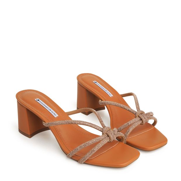 3060.69_2-Tamanco-Nude-Almond-Salto-Bloco-e-Tira-No-Central-com-Brilho-0