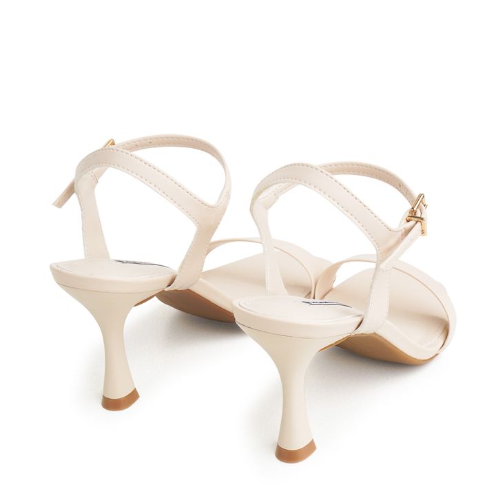 1490.50_4-Sandalia-Nude-Manteiga-Salto-Taca-e-Fivela-Ouro-3