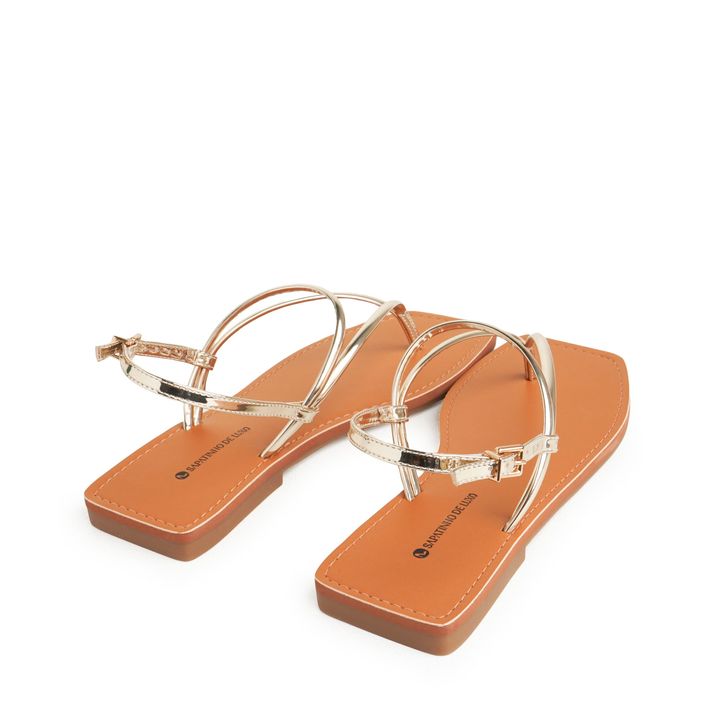 860.28_1-Rasteira-Sandalia-Nude-Almond-com-Tiras-Finas-Ouro-Metalizado-3