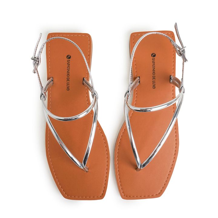 860.28_2-Rasteira-Sandalia-Nude-Almond-com-Tiras-Finas-Prata-Metalizado-4
