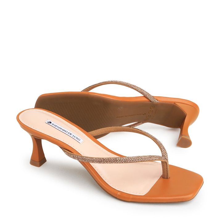 1420.24_4-Tamanco-Nude-Almond-Salto-Medio-com-Pedras-Cristal-1