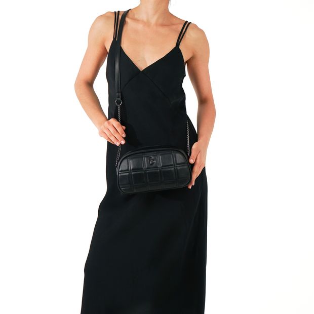 CATTAFI_1-Bolsa-Tiracolo-Floater-Preto-com-Costura-Matelasse-Alca-Corrente-Transversal-5