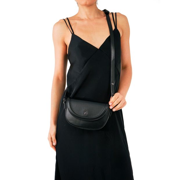 ROMETTA_1-Bolsa-Clutch-Napa-Preto-e-Alca-Transversal-5
