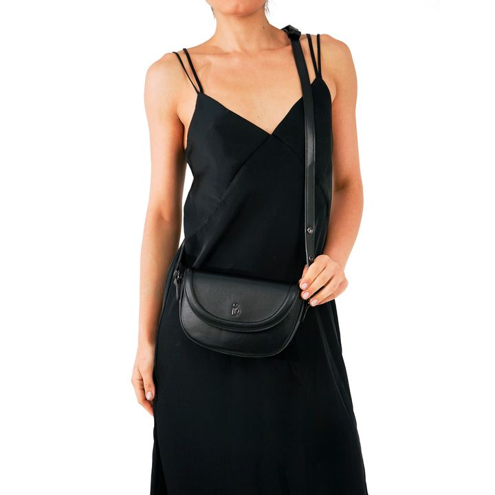ROMETTA_1-Bolsa-Clutch-Napa-Preto-e-Alca-Transversal-5