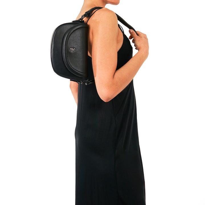 ROMETTA_1-Bolsa-Clutch-Napa-Preto-e-Alca-Transversal-6