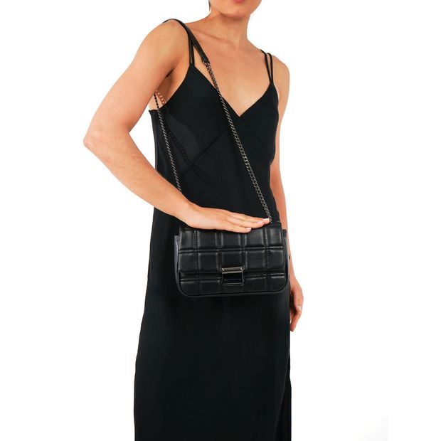 BALLO_1-Bolsa-Clutch-Napa-Preto-detalhe-Matelasse-e-Alca-Corrente-Transversal-5