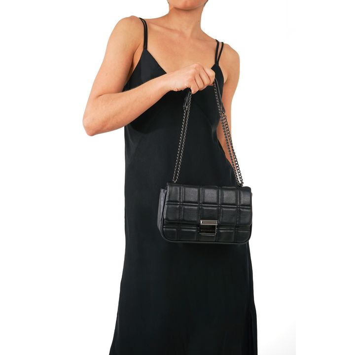 BALLO_1-Bolsa-Clutch-Napa-Preto-detalhe-Matelasse-e-Alca-Corrente-Transversal-6