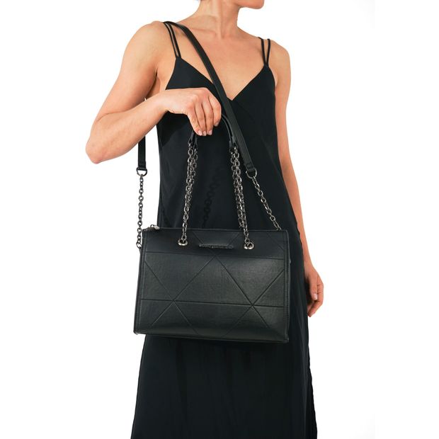 MILICI_1-Bolsa-Tote-Napa-Preto-detalhe-Matelasse-Alca-Corrente-0
