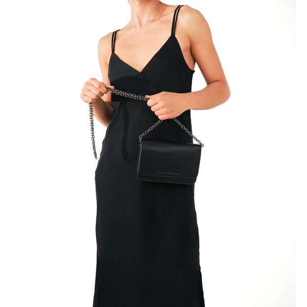 MILIMARINA_1-Bolsa-Clutch-Floater-Preto-e-Alca-Corrente-Transversal-0