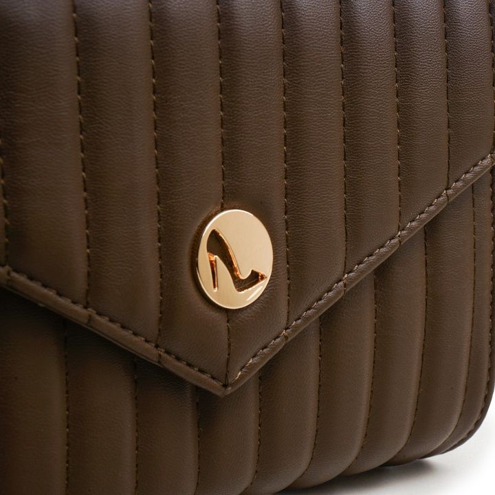 LENTINI_2-Bolsa-Clutch-Napa-Soft-Nude-Amendoa-Alto-Relevo-e-Corrente-4