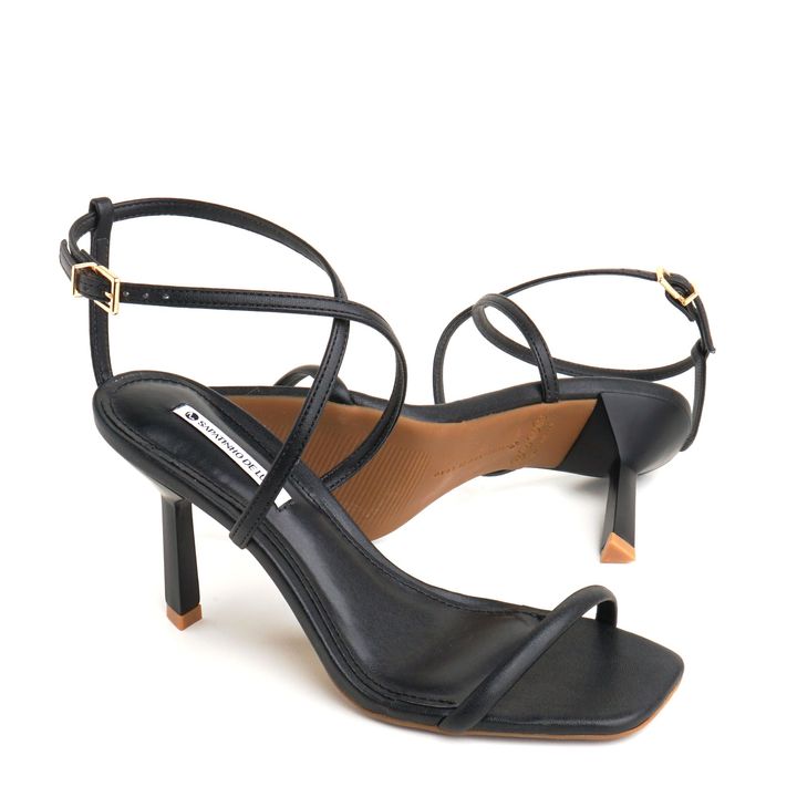 9570.03_1-Sandalia-Preto-Salto-Alto-com-Fivela-e-Tiras-Finas-Cruzadas-1