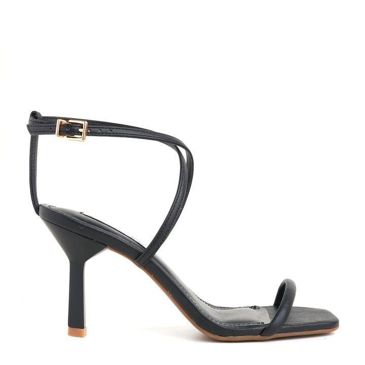 9570.03_1-Sandalia-Preto-Salto-Alto-com-Fivela-e-Tiras-Finas-Cruzadas-2