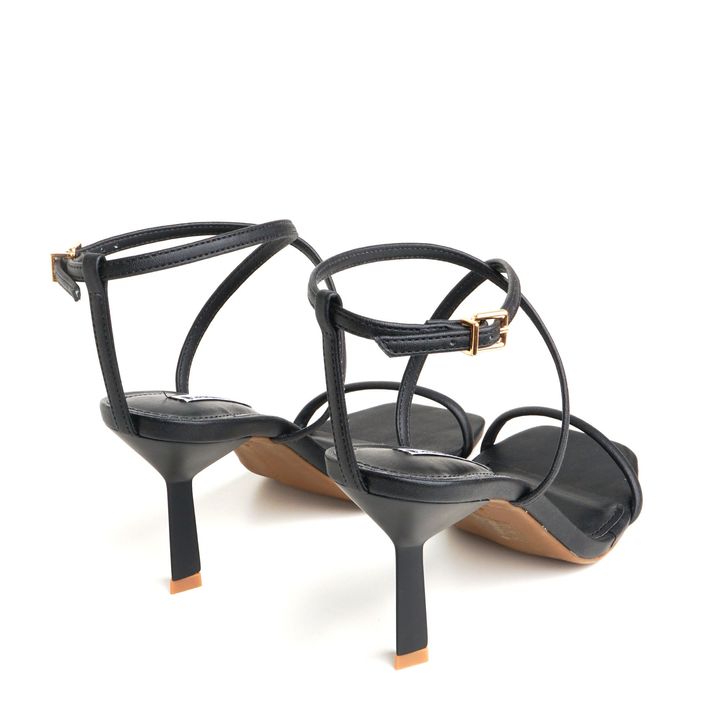 9570.03_1-Sandalia-Preto-Salto-Alto-com-Fivela-e-Tiras-Finas-Cruzadas-3