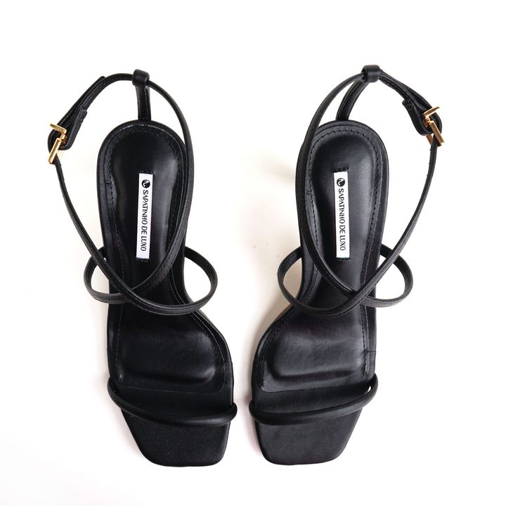 9570.03_1-Sandalia-Preto-Salto-Alto-com-Fivela-e-Tiras-Finas-Cruzadas-4