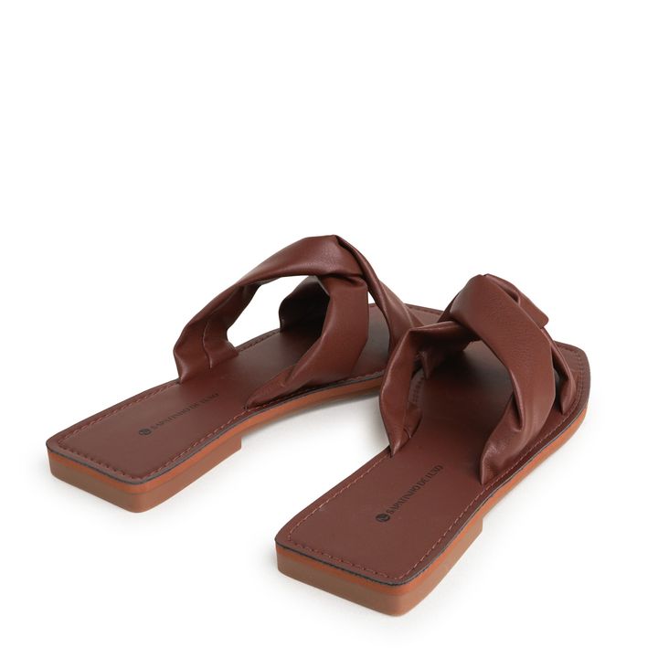 BRENT_1-Rasteira-Umber-Bico-Quadrado-com-Duas-Tiras-e-Detalhe-em-No-3