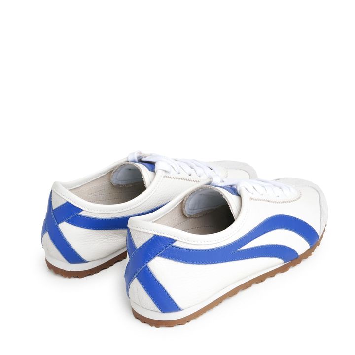 KANSAI_7-Tenis-em-Couro-Branco-com-Detalhes-Azul-Royal-e-Sola-Flat-3