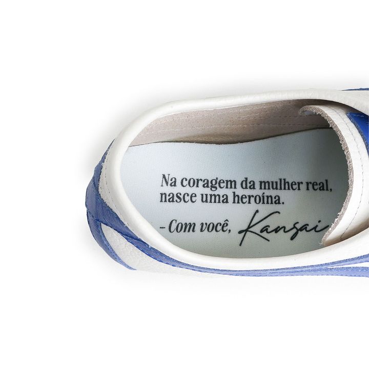 KANSAI_7-Tenis-em-Couro-Branco-com-Detalhes-Azul-Royal-e-Sola-Flat-5