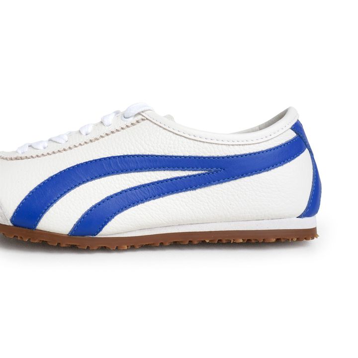 KANSAI_7-Tenis-em-Couro-Branco-com-Detalhes-Azul-Royal-e-Sola-Flat-9