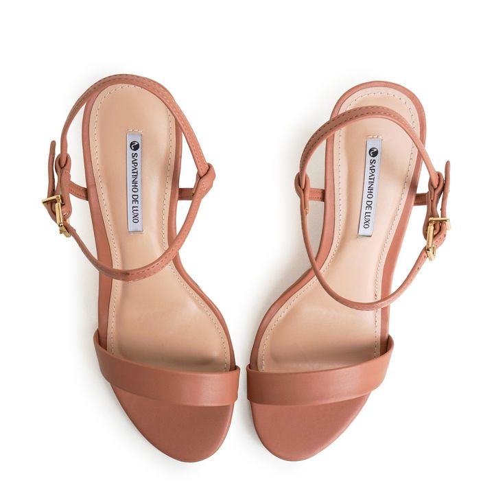 LIZIE_2-Sandalia-Anabela-Nude-Mocha-Tira-unica-com-Bico-Redondo-e-Fivela-4
