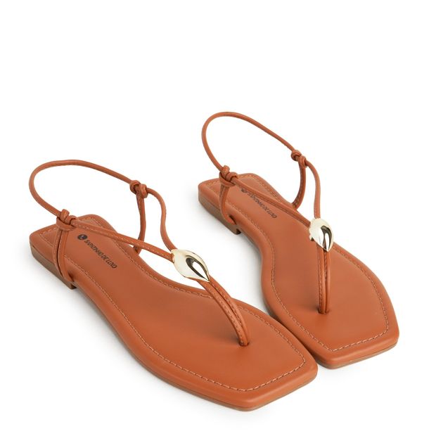 1380.319_3-Rasteira-Sandalia-Nude-Almond-com-Enfeite-Ouro-0