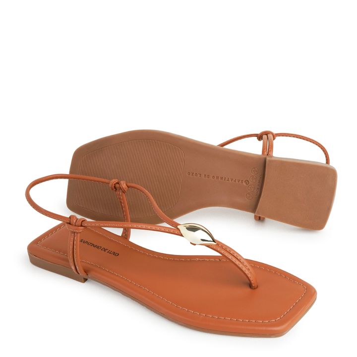 1380.319_3-Rasteira-Sandalia-Nude-Almond-com-Enfeite-Ouro-1