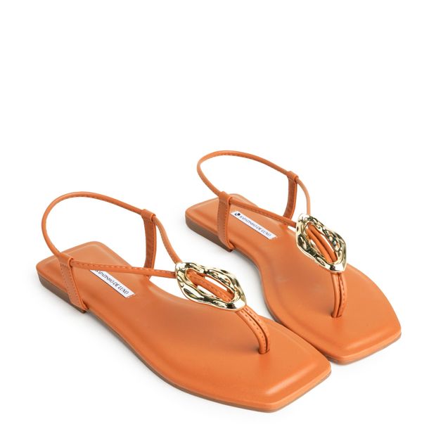 1380.317_3-Rasteira-Sandalia-Nude-Almond-com-Enfeite-Martelado-0