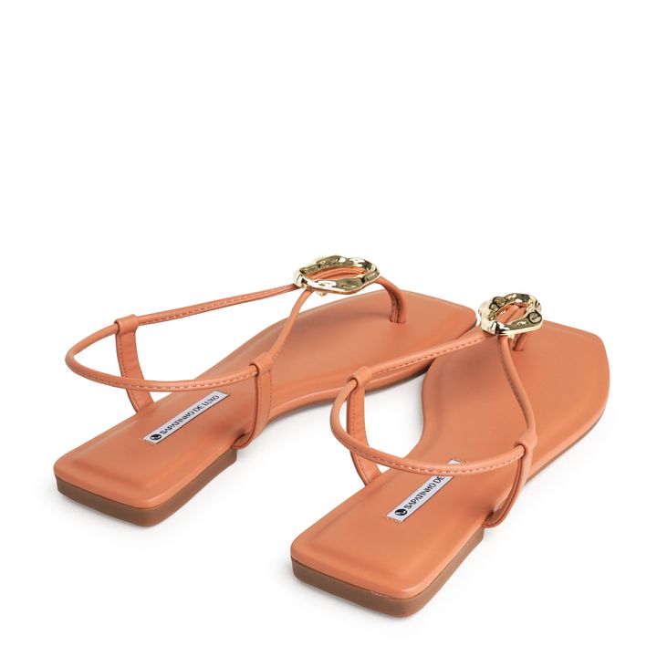 1380.317_4-Rasteira-Sandalia-Nude-Blush-com-Enfeite-Martelado-3