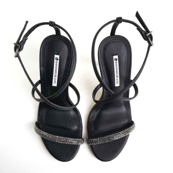 LINNE_1-Sandalia-Preto-com-Salto-Alto-Agulha-com-Tira-em-X-e-Detalhe-Brilho-4