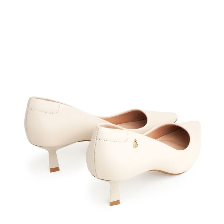 9300-01_4-Scarpin-White-Sand-Bico-Fino-e-Salto-Baixo-Reto-3