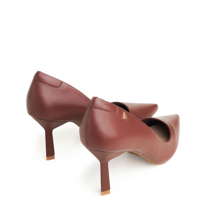 9500.01_4-Scarpin-Umber-Bico-Fino-e-Salto-Alto-Reto-3