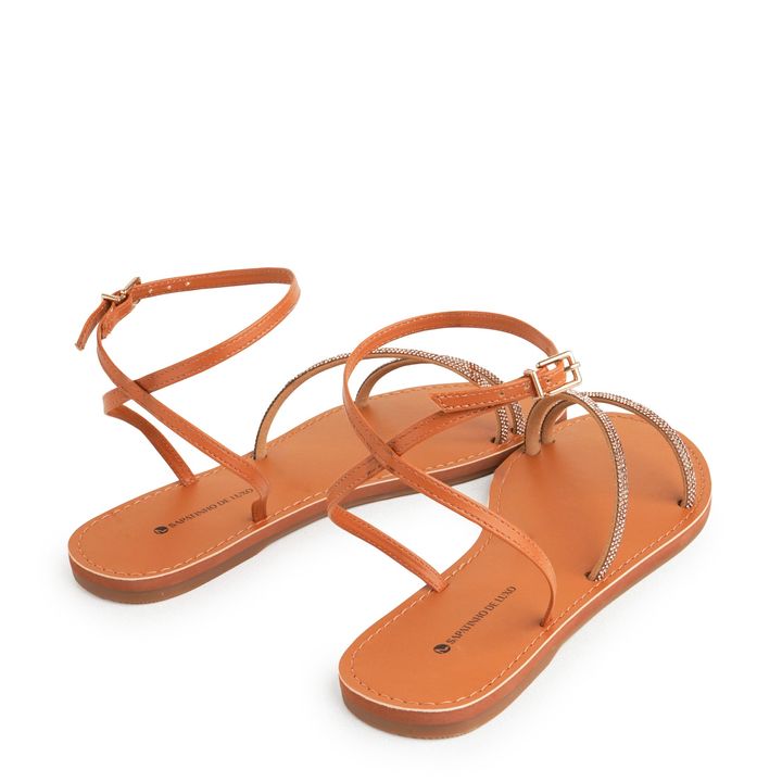 10040.25_2-Rasteira-Sandalia-Nude-Almond-Tira-Dupla-com-mini-Cristais-e-Bico-Redondo-3