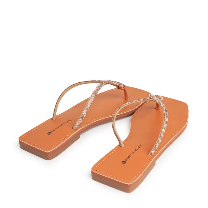 SUTTON_2-Rasteira-Flat-Nude-Almond-com-Tiras-com-Pedras-Strass-3