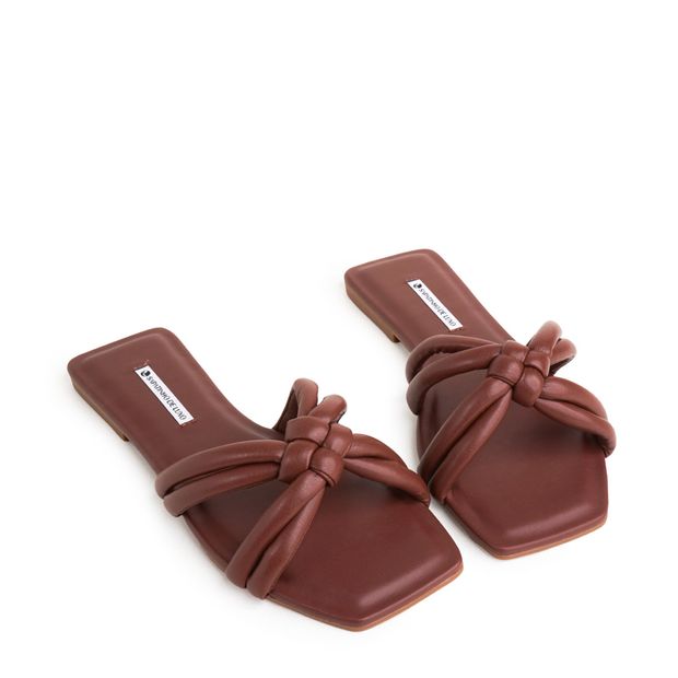 1380-321_1-Rasteira-Umber-Soft-com-Tiras-Acolchoadas-e-trancadas-em-No-0